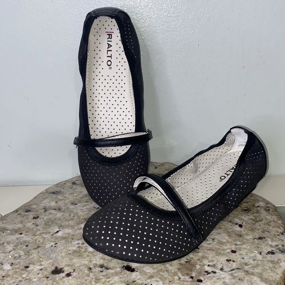 Rialto ‘Alicia’ Women’s Ballet Flats Black Adjustable Velcro Straps Size 7.5 - Picture 1 of 12